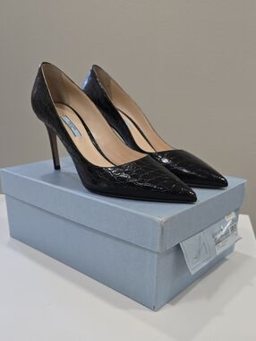 *NEW* Prada Black Croc-Embossed Leather Pointed-Toe Pumps